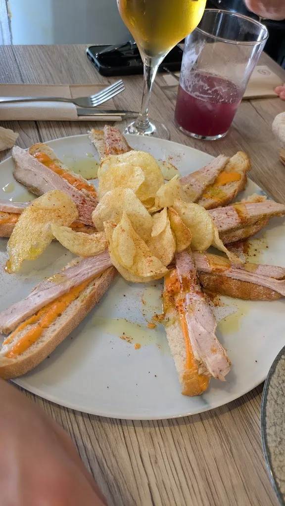 Domingo P._Taberna Mandrágora_Dos Hermanas_review