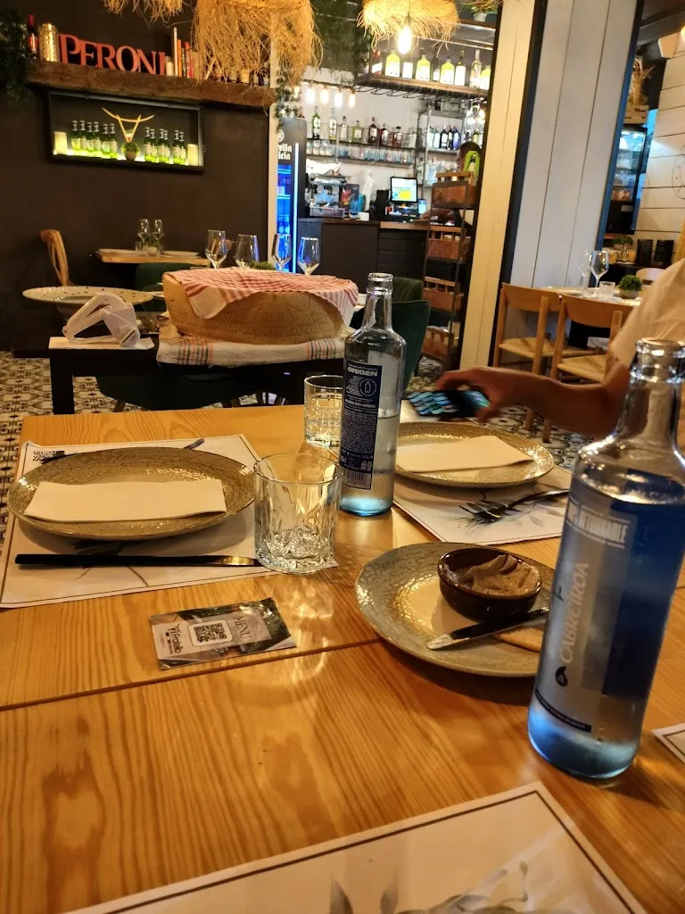 Simone Ye_Il Fratello - Dos Hermanas_Dos Hermanas_review