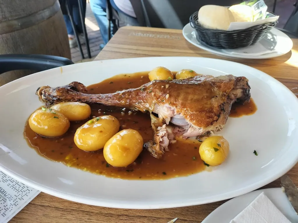 Jody Crilly_Bar Bonanza_Dos Hermanas_review