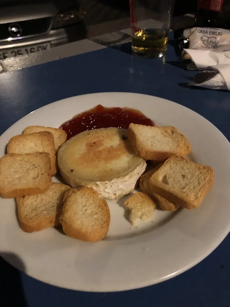 Luna Toro_Bar La Jarrita _Dos Hermanas_review