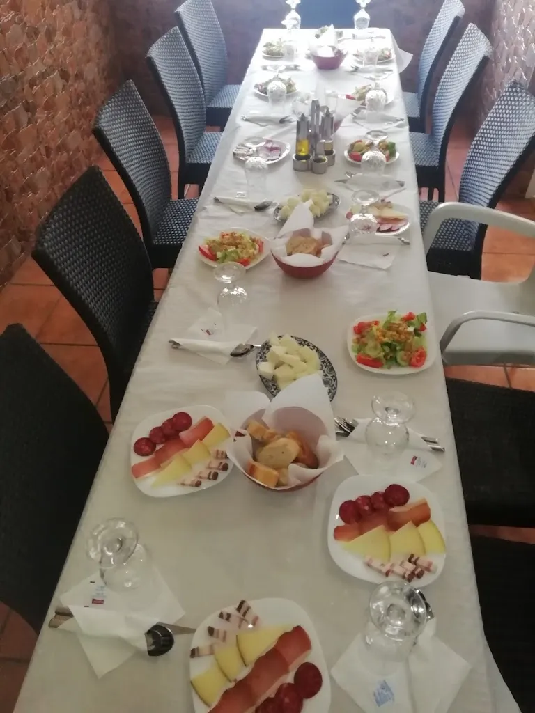 Bar Cavi restaurant in Alicún