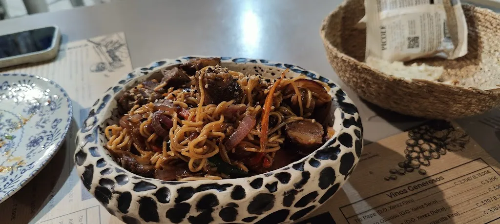 Ofek Shiffman_Delizia Tapas & Grill_Espartinas_review