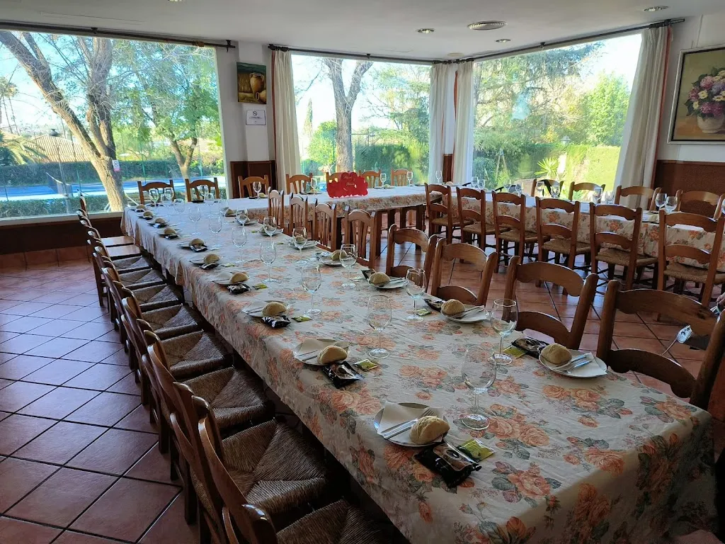 Club Villas de Montesillos restaurant in Espartinas