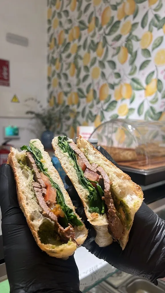 Martin Carduz_Longhi’s Focacceria_Espartinas_review