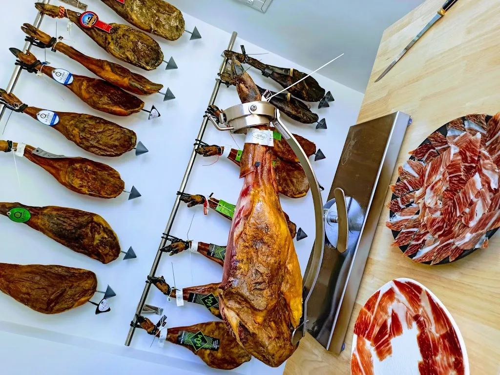 Belluta, jamones, paletas y embutidos ibéricos._Espartinas_slider_image_1