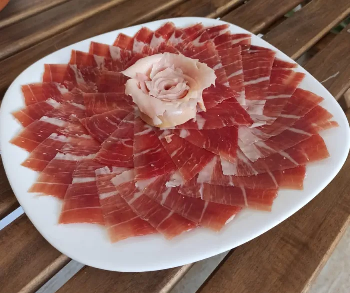 Belluta, jamones, paletas y embutidos ibéricos._Espartinas_slider_image_3