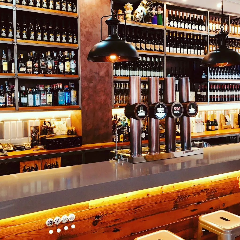 Restaurante Cien Vinos Natural Food restaurant in Écija