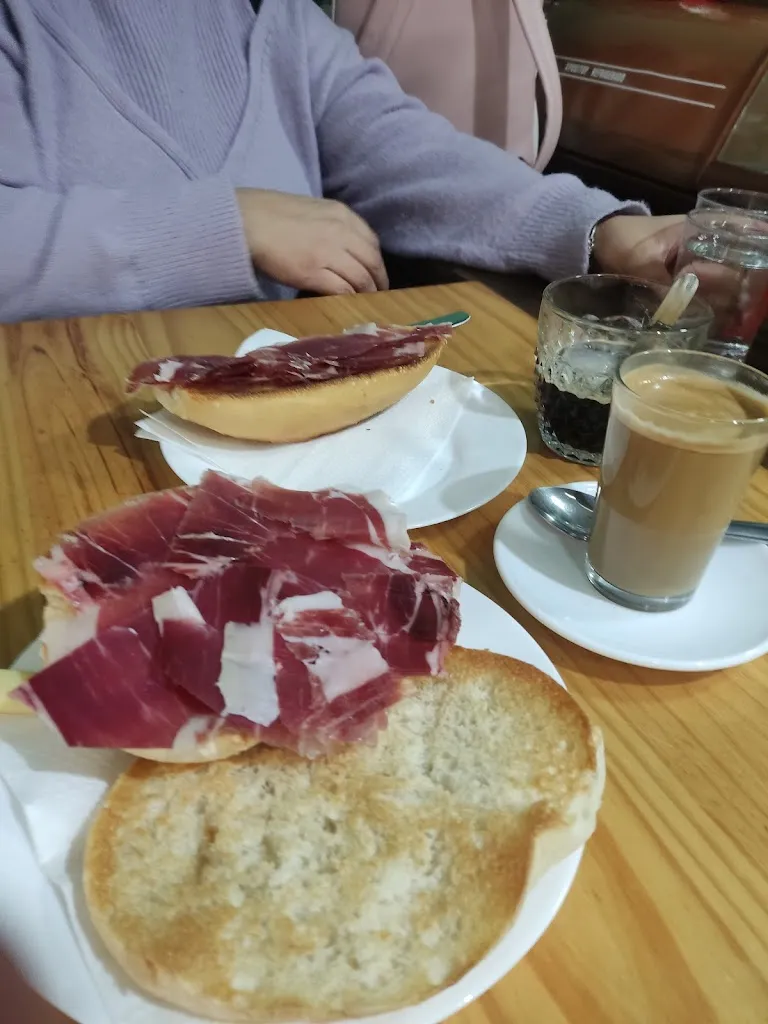 Jesus M. G._LOS TRES REYES_Écija_review