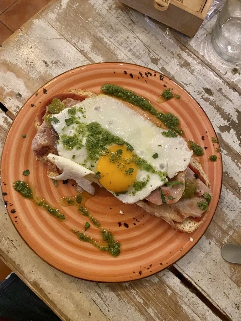 Carles Carva_Malavoca_Écija_review