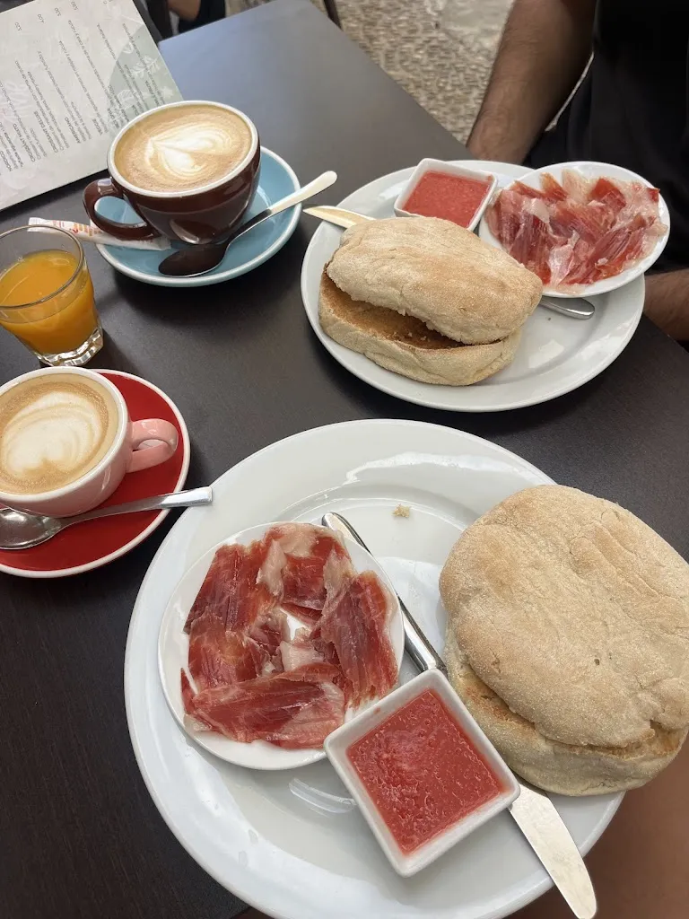 Annette Iossa_Café Roma_Écija_review