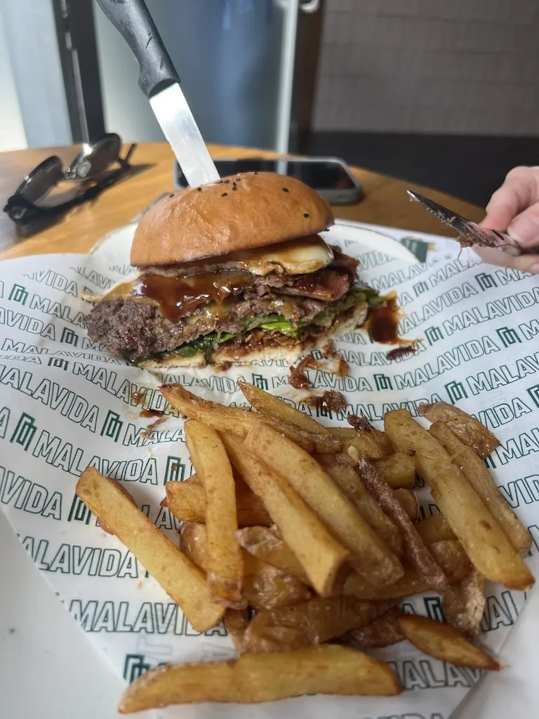 Nikolay Tsenkov_Restaurante | Malavida Relío Urbano | Hamburguesas y Pizzas_Estepa_review