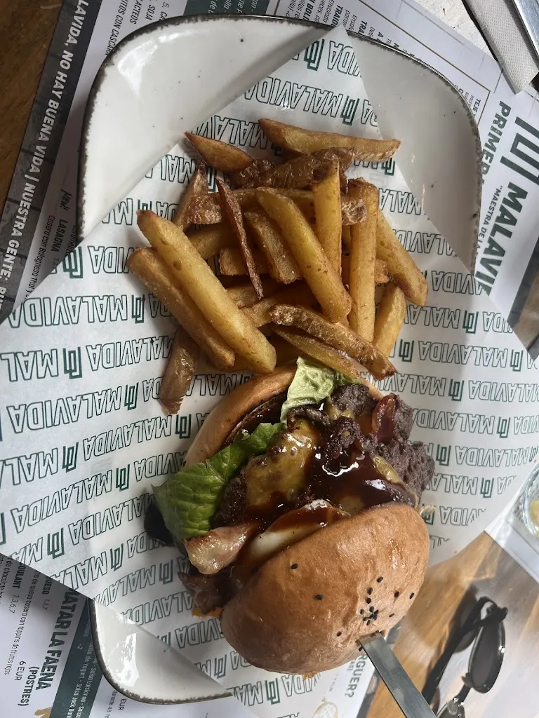 Yoana Tsenkova_Restaurante | Malavida Relío Urbano | Hamburguesas y Pizzas_Estepa_review