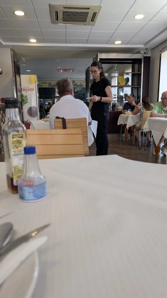 Holland Yachting _Hostal Bar Restaurante El Hacho_Estepa_review