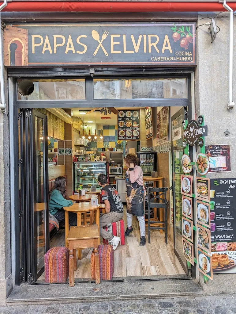 Papas Elvira restaurant in Alicún