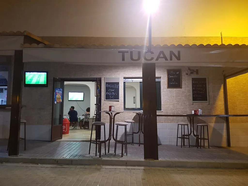 Bar Tucan y terraza restaurant in Fuentes de Andalucía