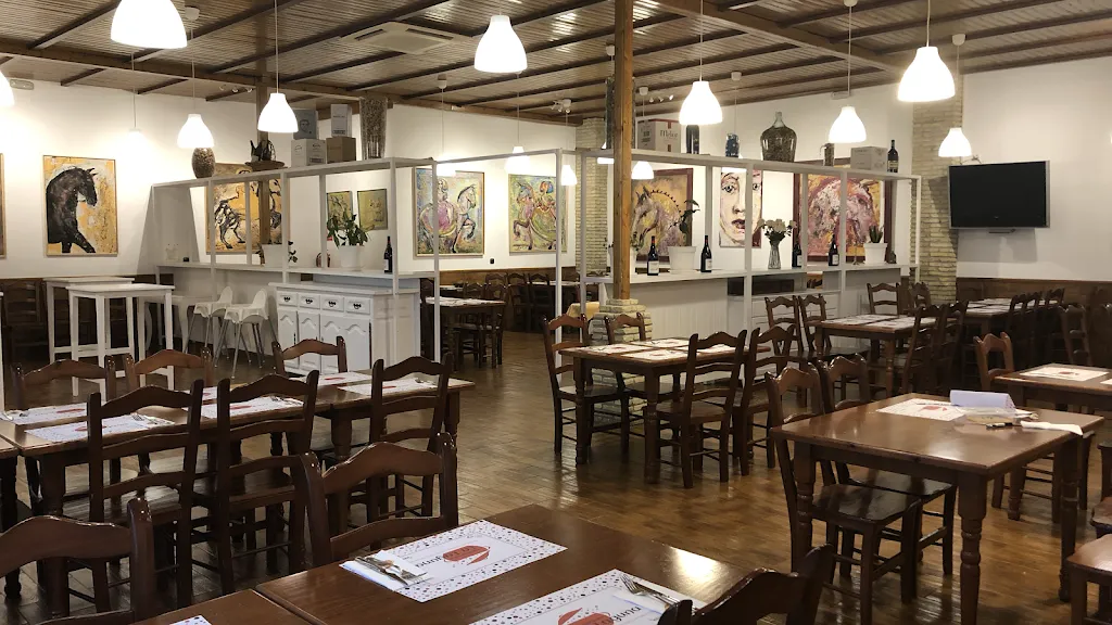 La Laguna Restaurante y Tapas restaurant in Gerena