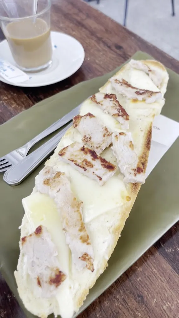 Juan Miguel Manrique Funes_La Plaza CAFÉ-BAR._Alicún_review