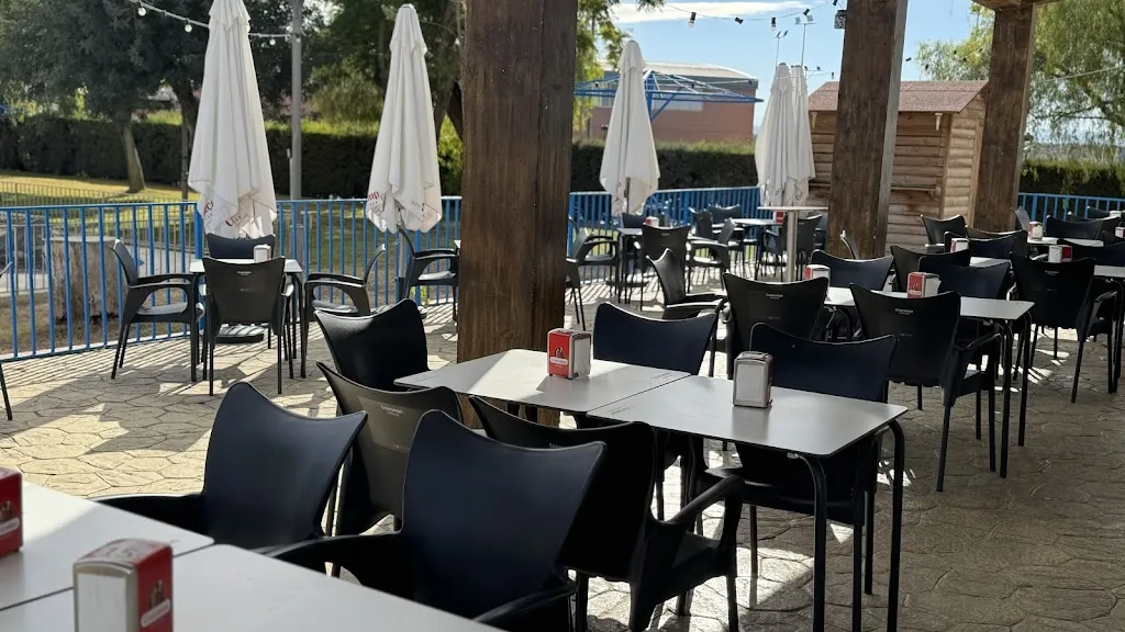 Bar Restaurante La Piscina restaurant in Gilena