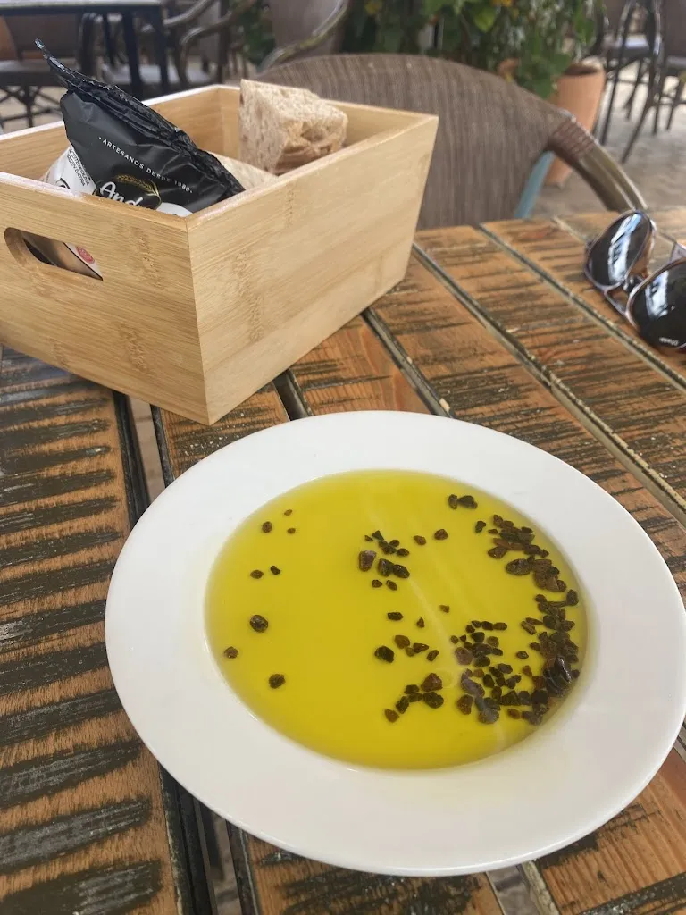 Manuela Gonzalez Ortiz_El jardín de Genne_Gines_recensione