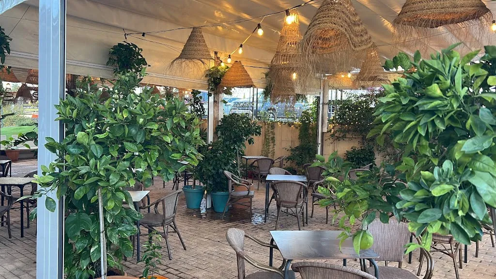 El jardín de Genne restaurant in Gines