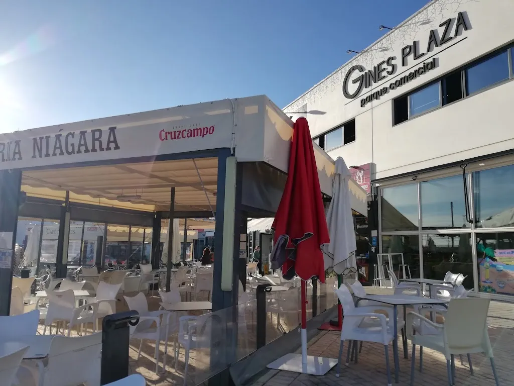 Niagara Cervecería restaurant in Gines
