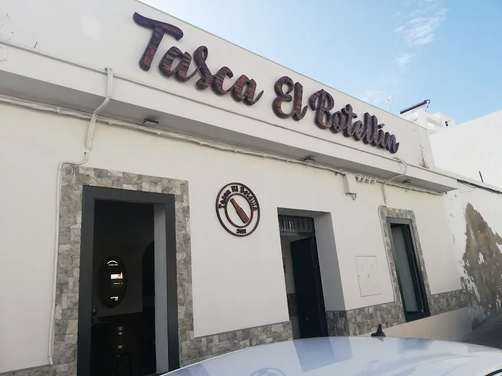 Tasca El Botellin restaurant in Gines