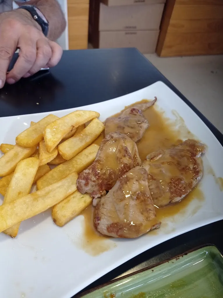 Nicki Smith_The Ranch Bar_Gines_review