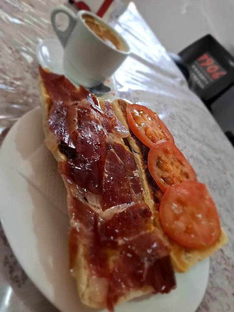 Lucio Duran_Bar El Gordo Casa Luisa_Guillena_review