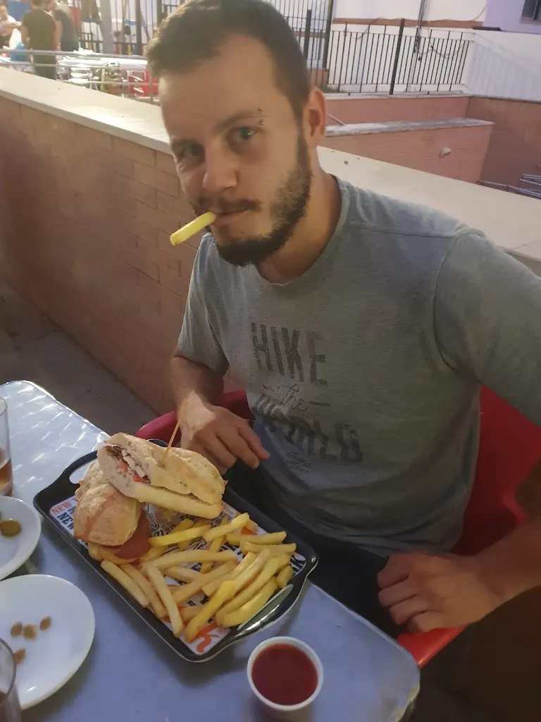 Combat Zagreb_Pizzería Don Pizzeto_Guillena_review