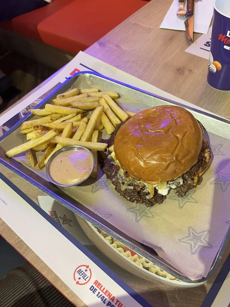 Nerea Rubi Nuño_Foster's Hollywood_Alicún_review