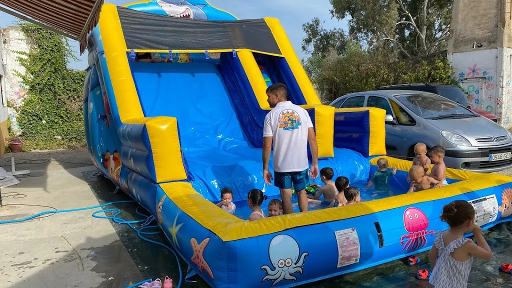 Veronica Arroyo_Hinchables Carmona_Isla Mayor_review