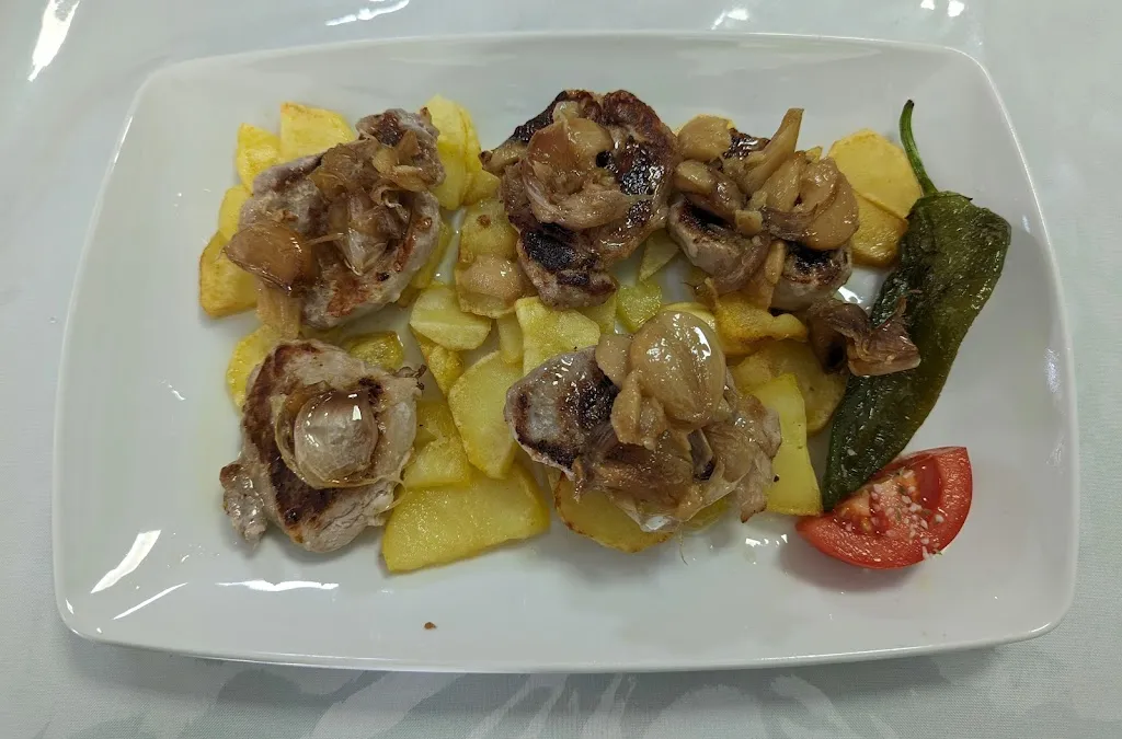 Pawel Bulski_Peña Bética Roberto Rios Comidas_Lantejuela La_review