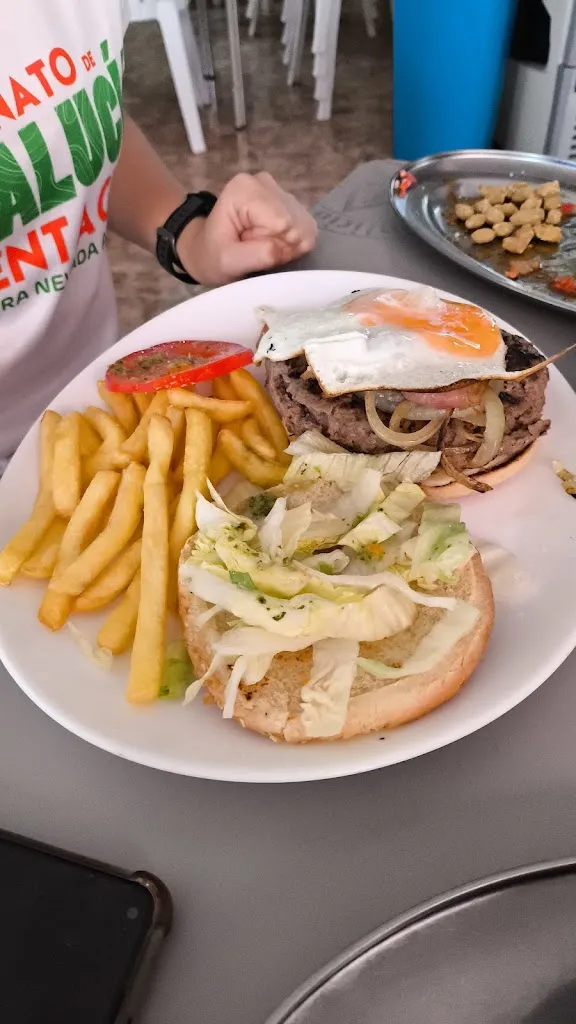 FERNANDO P_Bar Tejailla_Lantejuela La_review