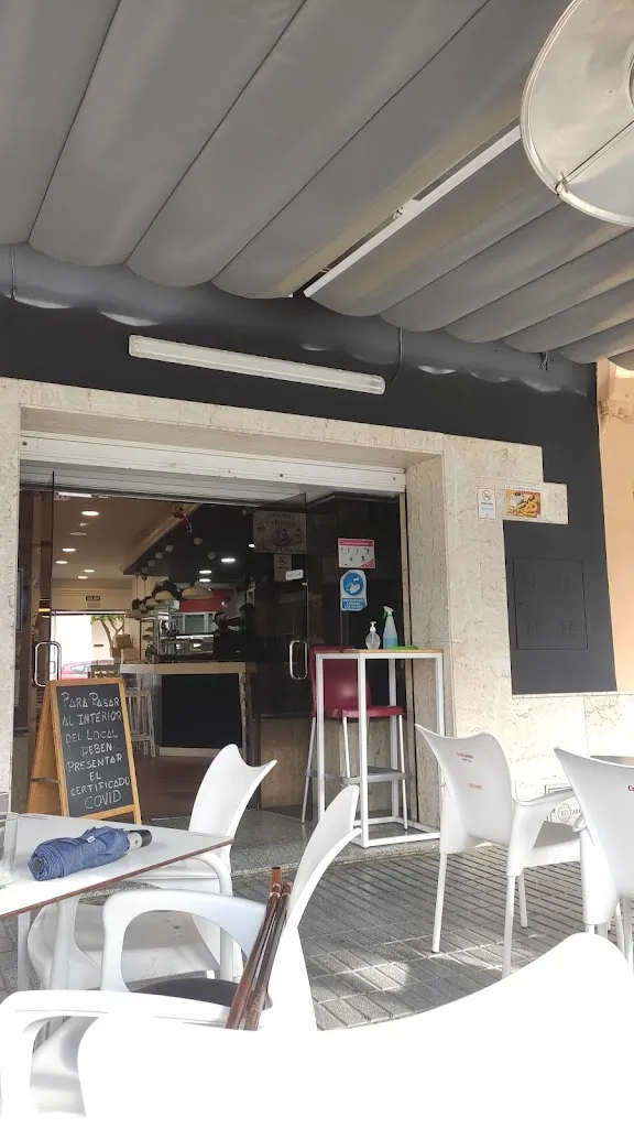 Adrián Gil G._Cafe - tapas Javi Garcia_Lora del Río_review