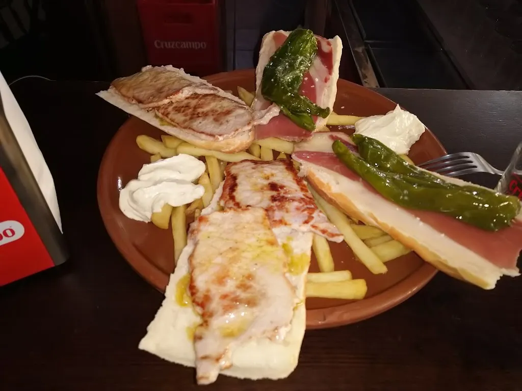 Bodeguita EL MONTADITO restaurant in Lora del Río