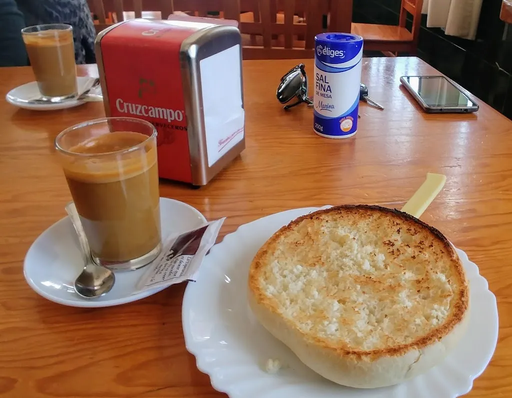 Adriana Perea_VENTA EL ALAMO_Lora del Río_review