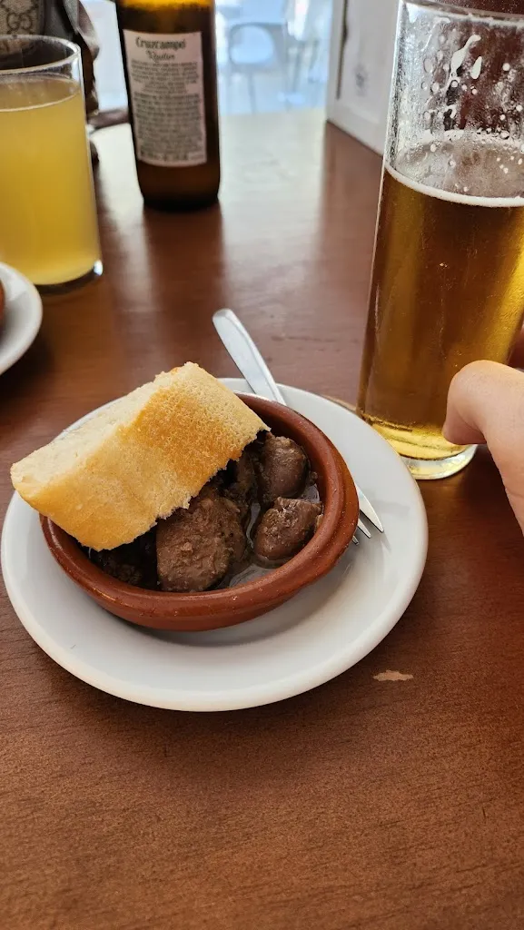 Constantin Ion_Bar los Cristales_Lora del Río_review