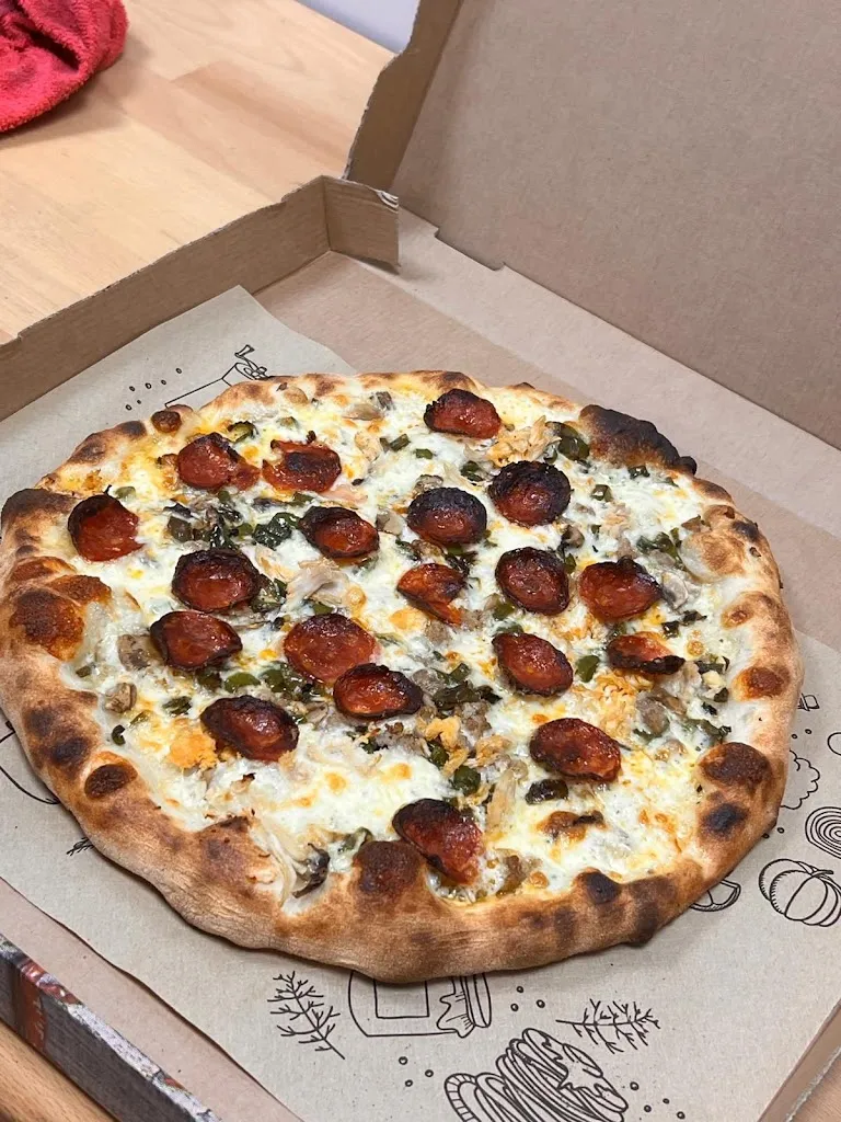 Noelia Calvente García_Pizzería Rustica Napoletana Style XXL_Lora del Río_review
