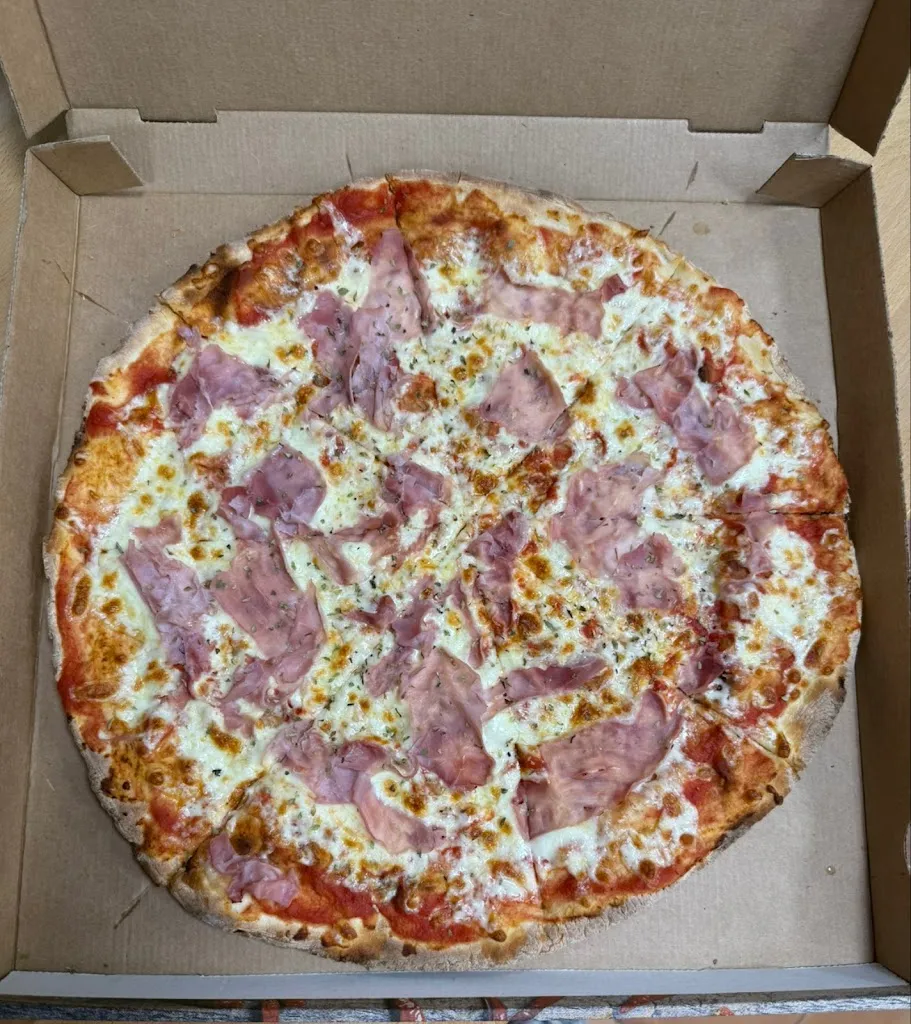 Pizzería Rustica Napoletana Style XXL restaurant in Lora del Río