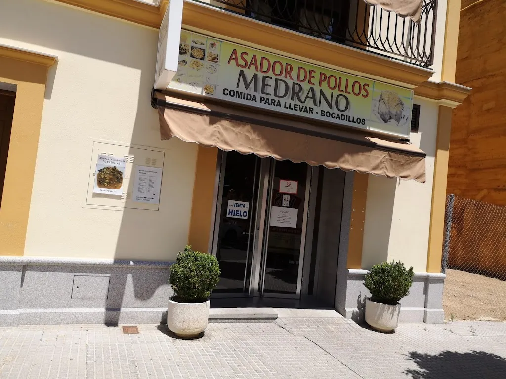 Asador de pollos medrano restaurant in Lora del Río