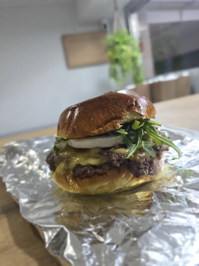 Chari Sequera Leyva_Flamelab Burger_Lora del Río_review