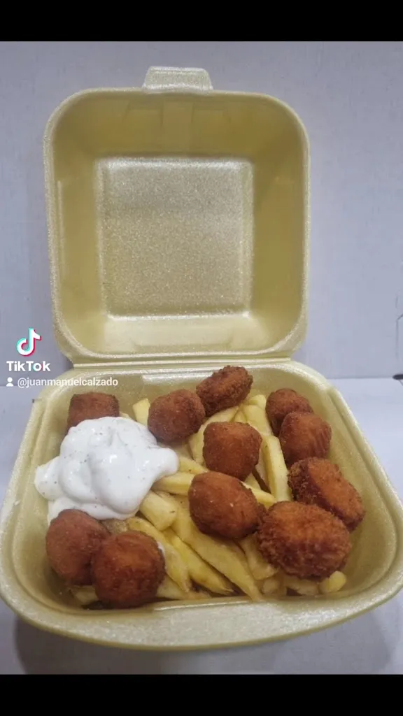 Burguer La Cruz restaurant in Lora del Río