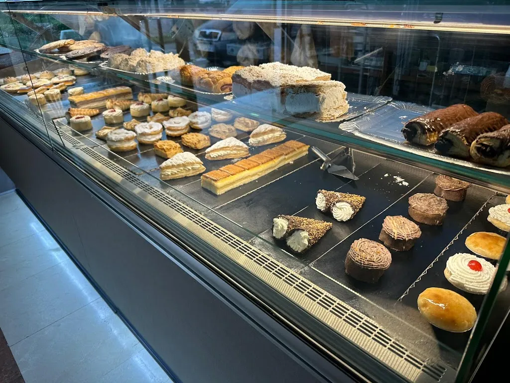 Roberto Carlos Fernandez Benitez_Cafetería M.Gálvez_Lora del Río_review