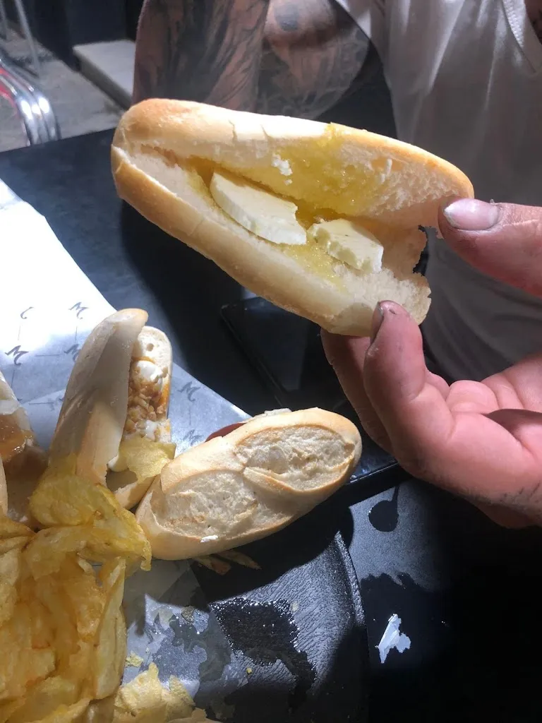 Tania Núñez Cordón_100 Montaditos_Mairena del Alcor_review