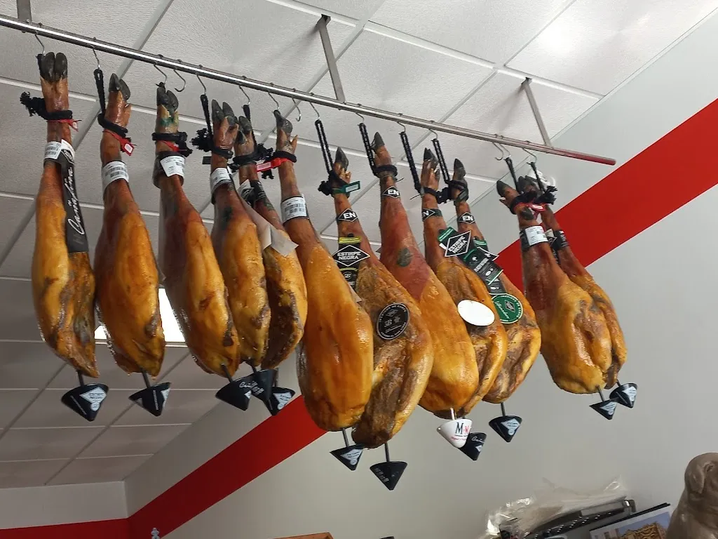 Jamones y Embutidos Jundi restaurant in Mairena del Alcor