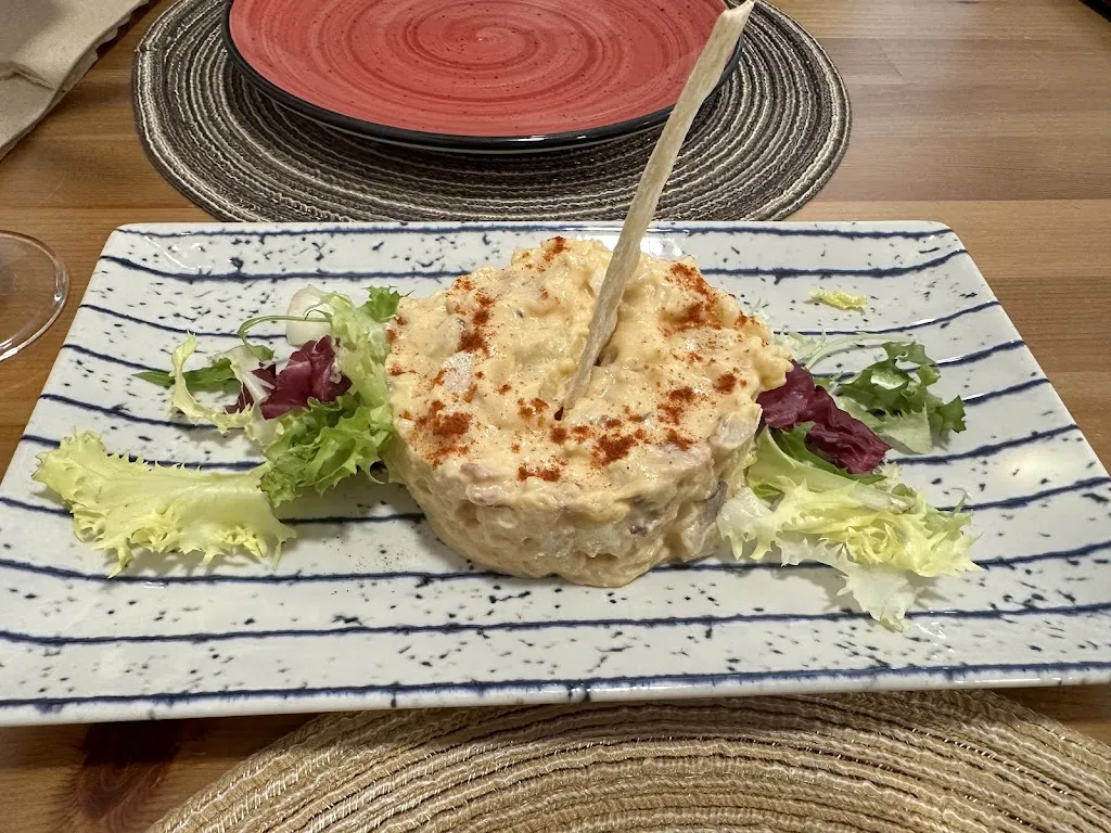 Lucia Gonzalez Perez_Tasquita Oliver_Molares Los_review