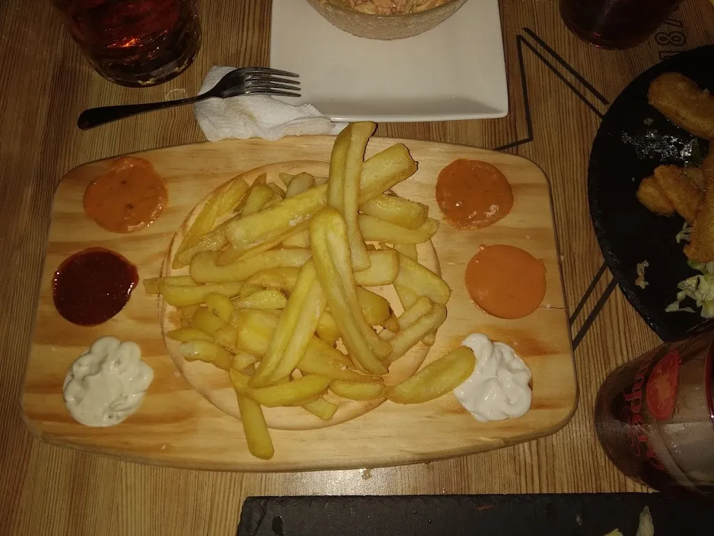 Ely Fernandez_Cervecería Abaceria Mera_Molares Los_review