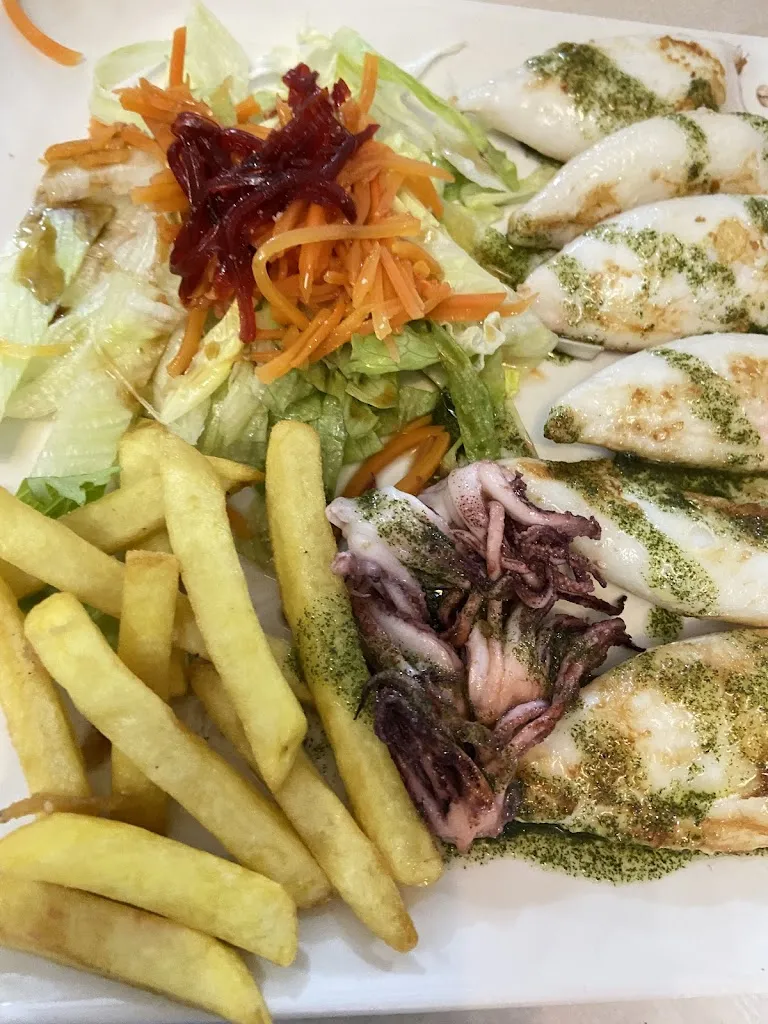 Fernando Chacón Giráldez_Bar Metrópolis_Montellano_review