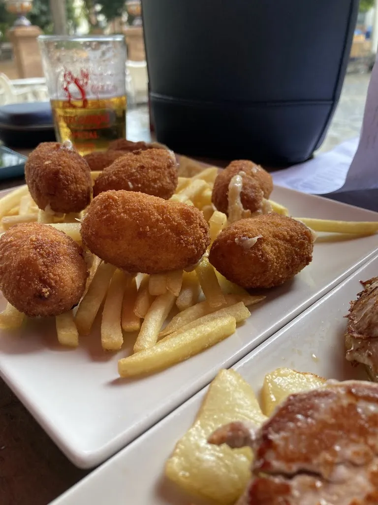 Bar La Carrera 23 restaurant in Morón de la Frontera