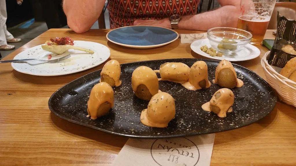 Tetuán Café-Bar_Osuna_slider_image_2